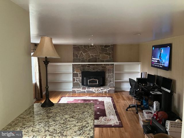 7 CARMELITA DR, Richboro, PA 18954