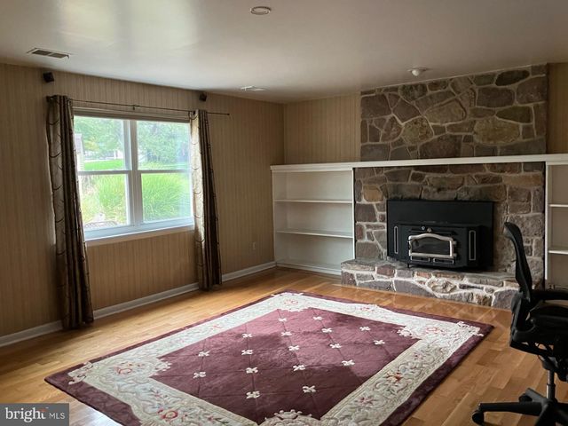 7 CARMELITA DR, Richboro, PA 18954