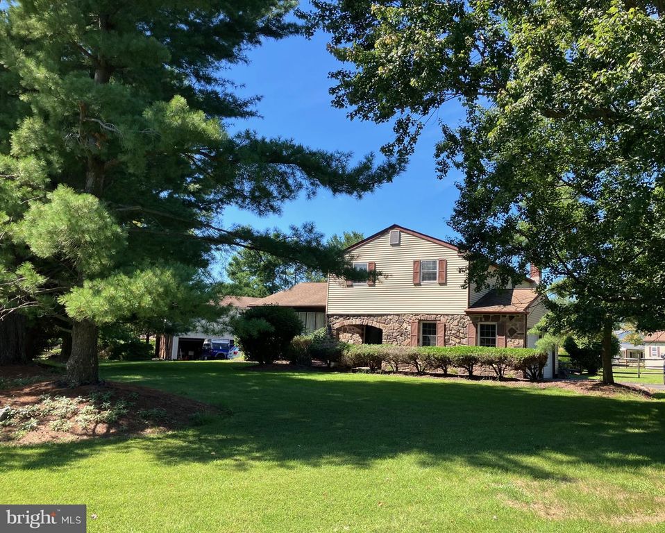 7 CARMELITA DR, Richboro, PA 18954