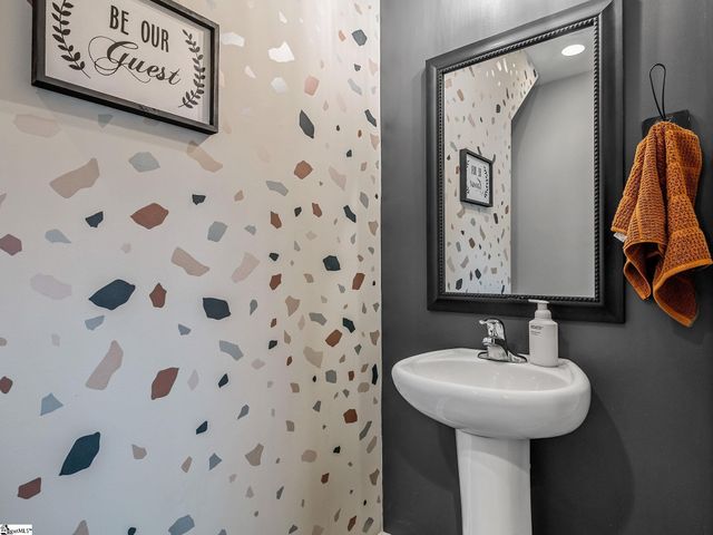 655 Autumn Breeze Walk, Inman, SC 33153