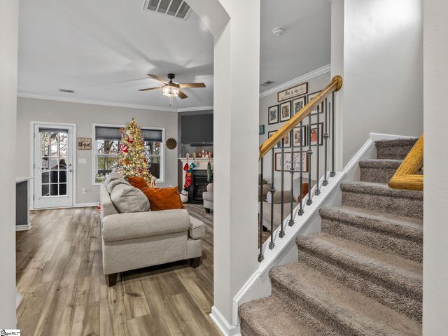 655 Autumn Breeze Walk, Inman, SC 33153