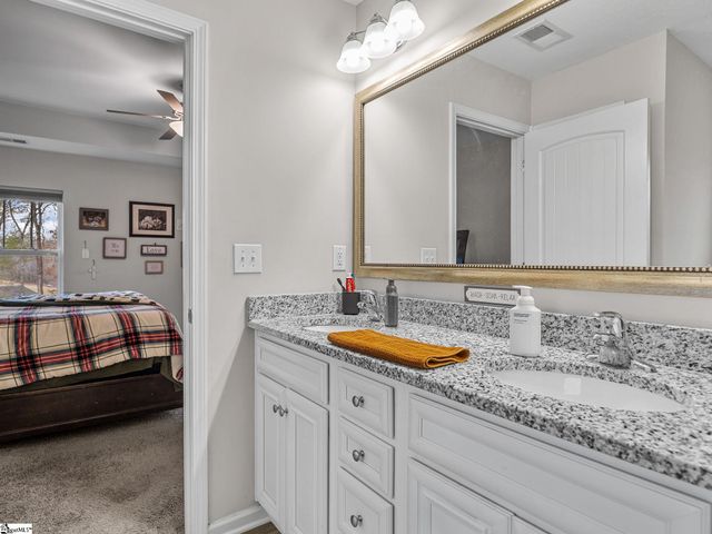 655 Autumn Breeze Walk, Inman, SC 33153