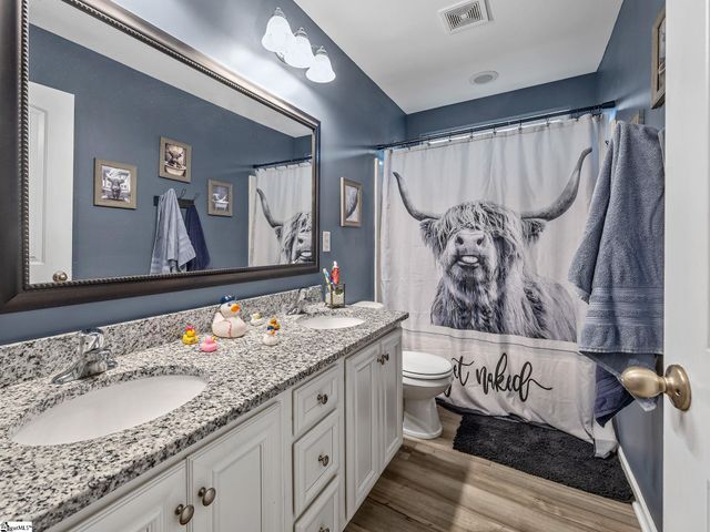 655 Autumn Breeze Walk, Inman, SC 33153