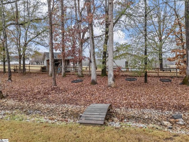 655 Autumn Breeze Walk, Inman, SC 33153