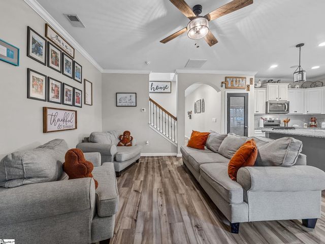 655 Autumn Breeze Walk, Inman, SC 33153