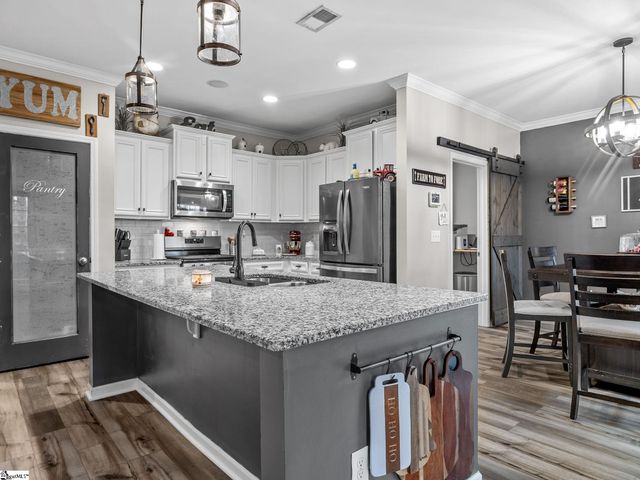 655 Autumn Breeze Walk, Inman, SC 33153