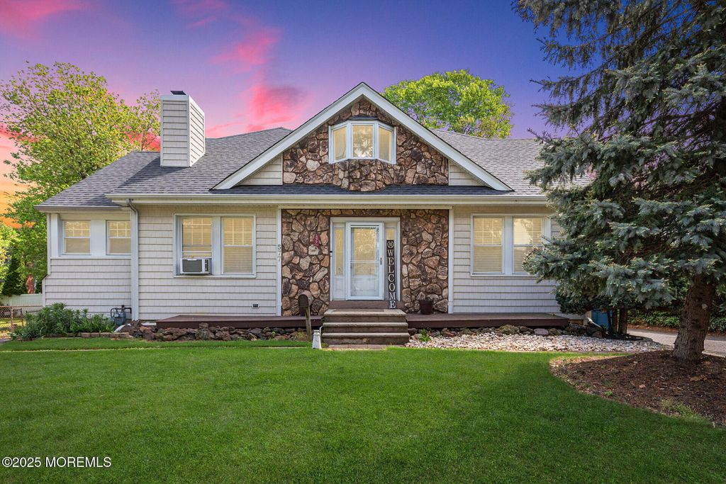 577 Holmdel Road, Hazlet, NJ 07730