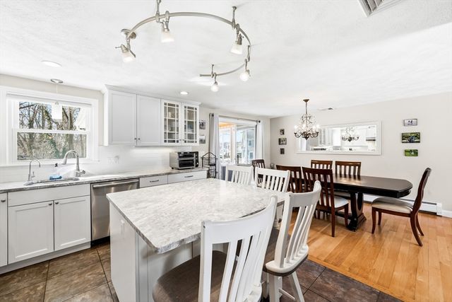 4 Gangi Ter, Woburn, MA 01801