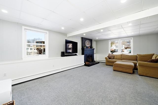 4 Gangi Ter, Woburn, MA 01801