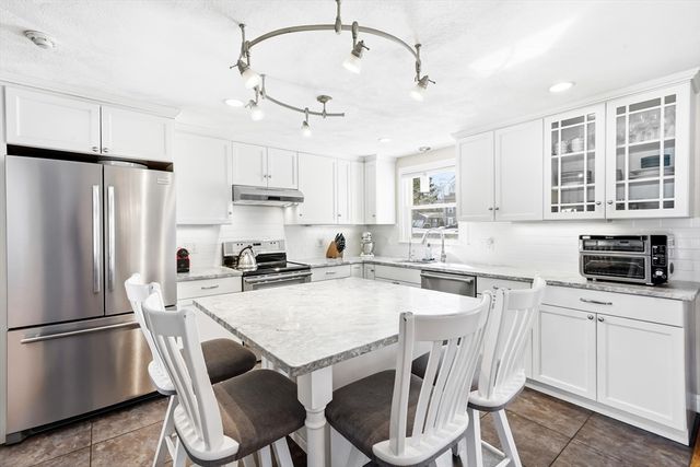 4 Gangi Ter, Woburn, MA 01801