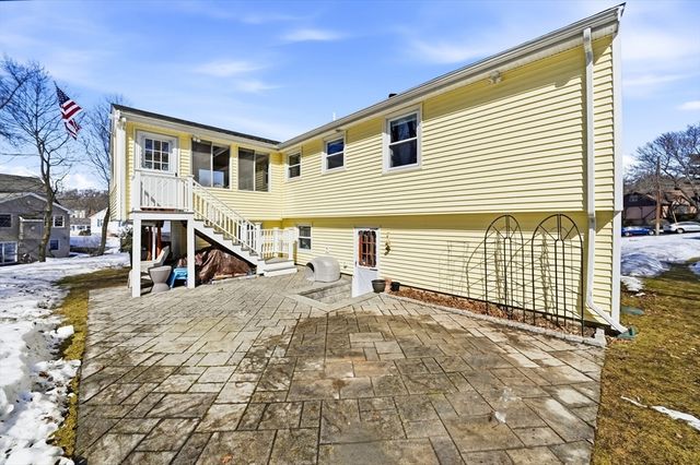 4 Gangi Ter, Woburn, MA 01801