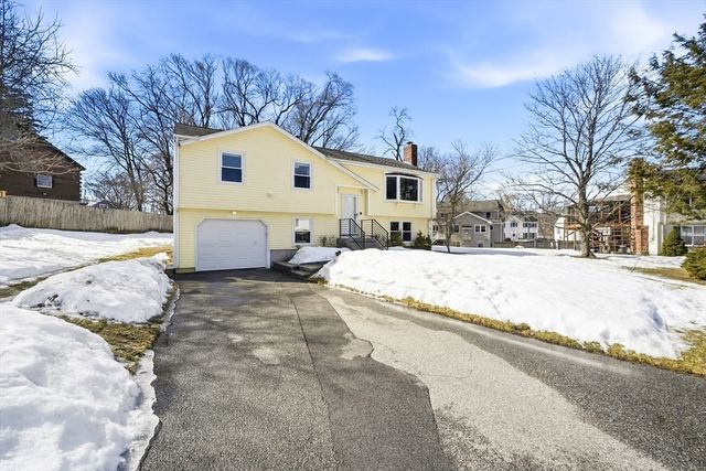 4 Gangi Ter, Woburn, MA 01801