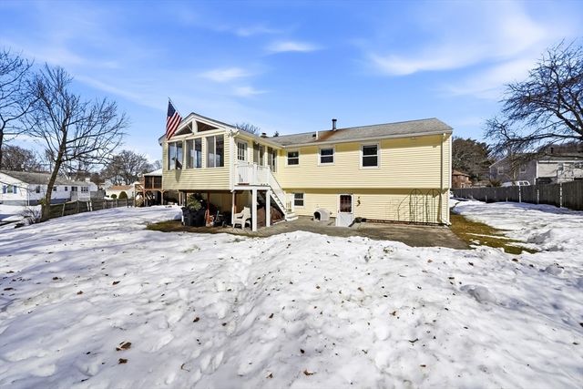 4 Gangi Ter, Woburn, MA 01801