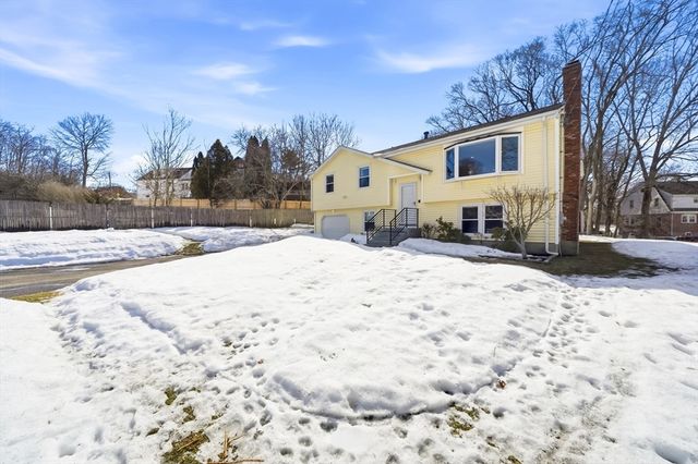 4 Gangi Ter, Woburn, MA 01801