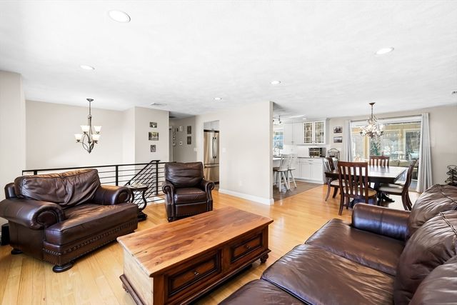 4 Gangi Ter, Woburn, MA 01801