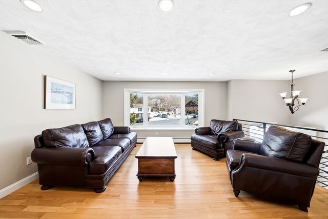 4 Gangi Ter, Woburn, MA 01801