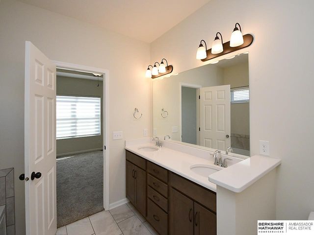 5613 N 179th Street, Omaha, NE 68116