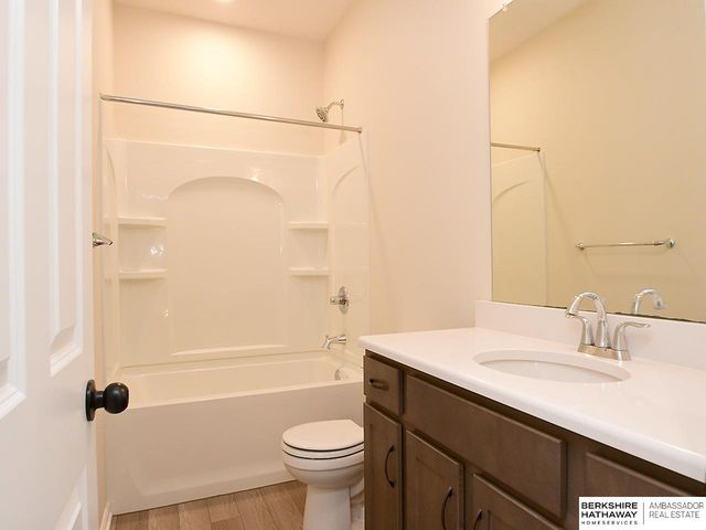 5613 N 179th Street, Omaha, NE 68116