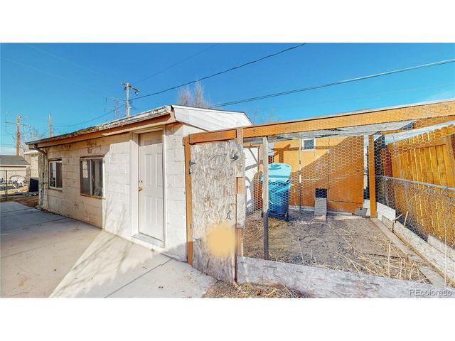 703 Locust Ave, Lochbuie, CO 80603