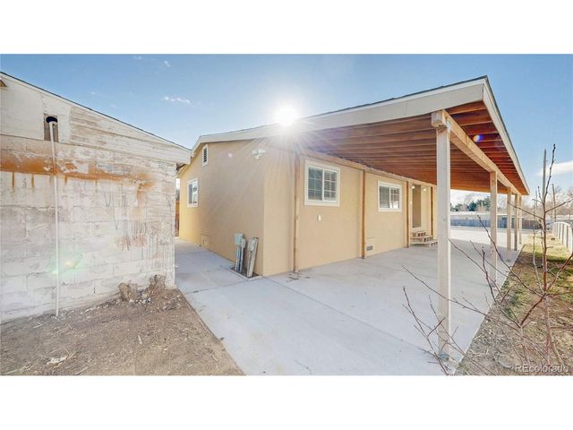 703 Locust Ave, Lochbuie, CO 80603