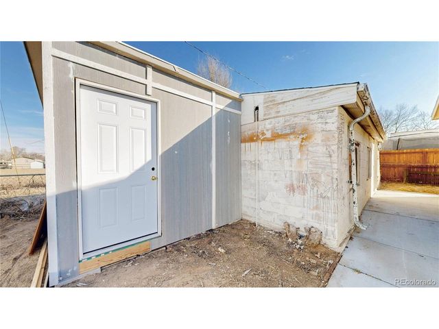 703 Locust Ave, Lochbuie, CO 80603