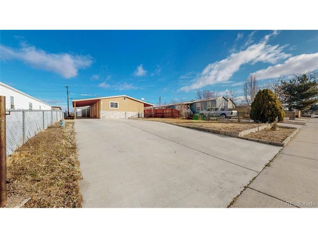 703 Locust Ave, Lochbuie, CO 80603