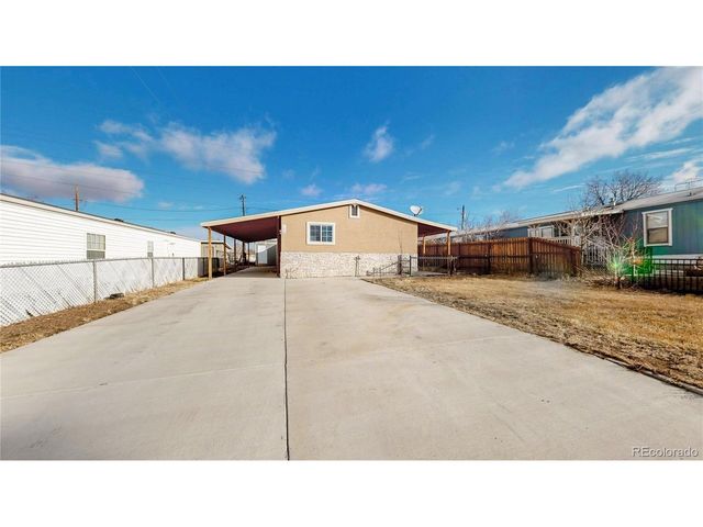 703 Locust Ave, Lochbuie, CO 80603