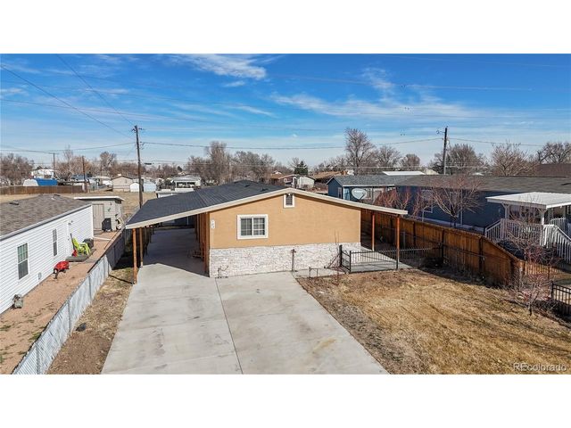 703 Locust Ave, Lochbuie, CO 80603