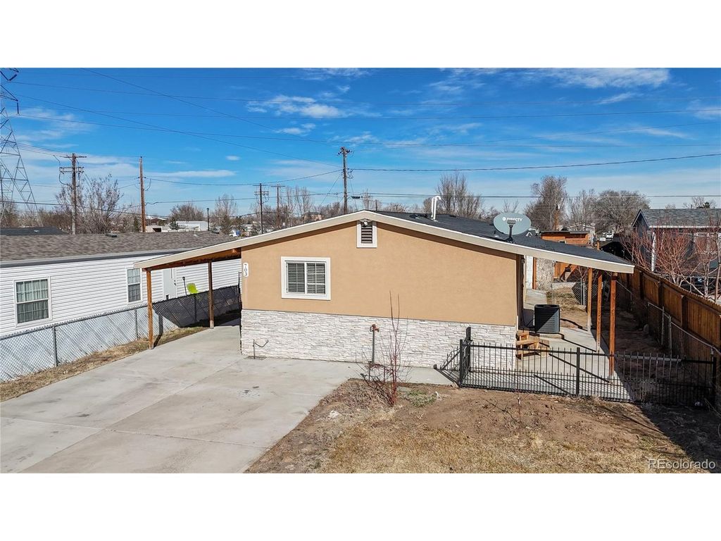 703 Locust Ave, Lochbuie, CO 80603