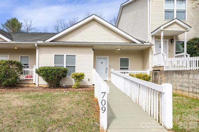 709 Villas Court, Asheville, NC 28806