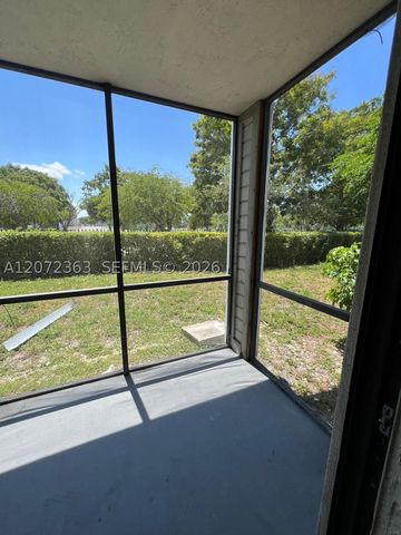 18725 NW 62nd Ave 111, Hialeah, FL 33015
