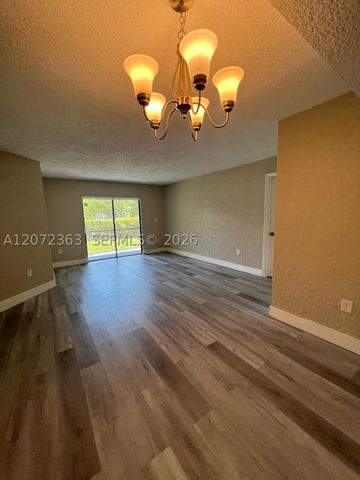 18725 NW 62nd Ave 111, Hialeah, FL 33015