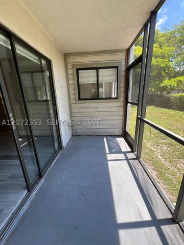 18725 NW 62nd Ave 111, Hialeah, FL 33015