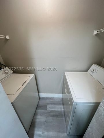 18725 NW 62nd Ave 111, Hialeah, FL 33015