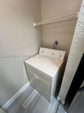 18725 NW 62nd Ave 111, Hialeah, FL 33015