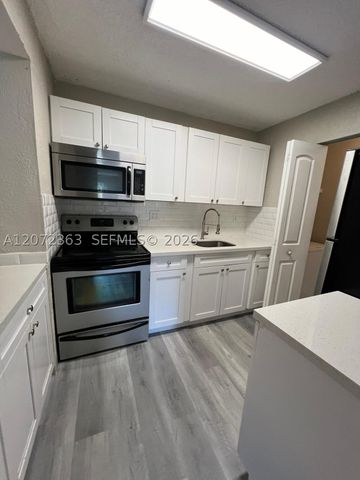 18725 NW 62nd Ave 111, Hialeah, FL 33015