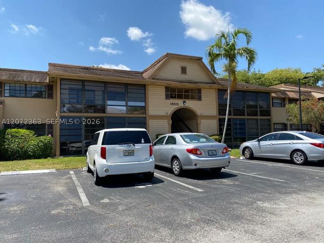18725 NW 62nd Ave 111, Hialeah, FL 33015