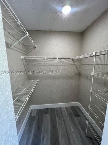 18725 NW 62nd Ave 111, Hialeah, FL 33015