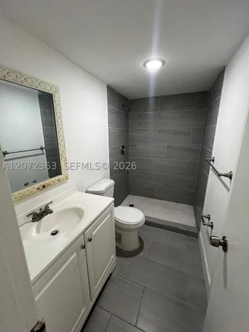 18725 NW 62nd Ave 111, Hialeah, FL 33015
