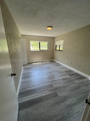 18725 NW 62nd Ave 111, Hialeah, FL 33015