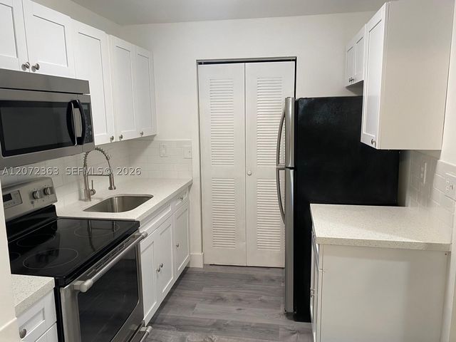 18725 NW 62nd Ave 111, Hialeah, FL 33015