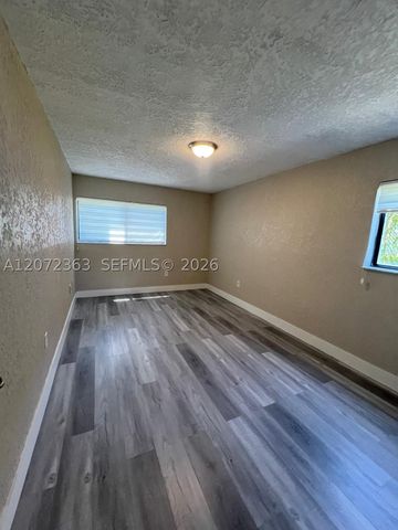 18725 NW 62nd Ave 111, Hialeah, FL 33015
