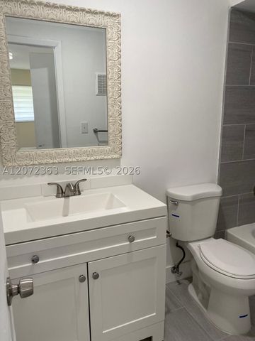 18725 NW 62nd Ave 111, Hialeah, FL 33015