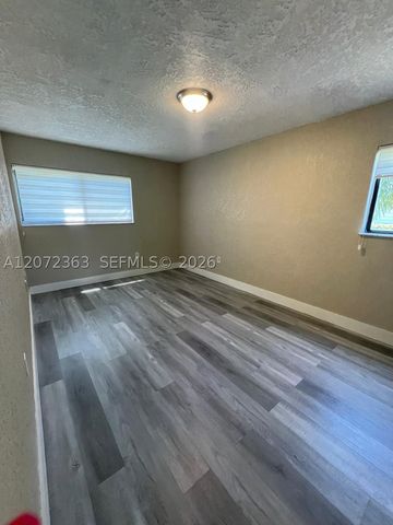 18725 NW 62nd Ave 111, Hialeah, FL 33015