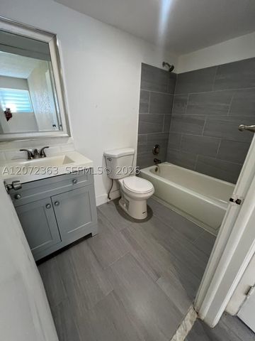 18725 NW 62nd Ave 111, Hialeah, FL 33015