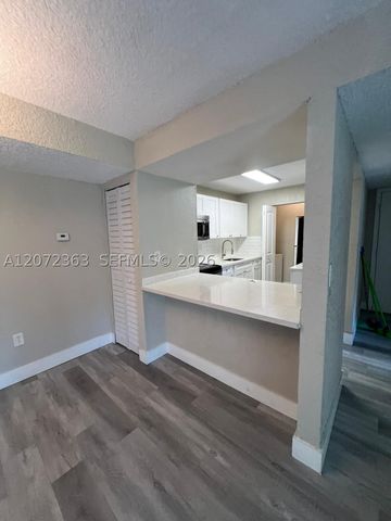 18725 NW 62nd Ave 111, Hialeah, FL 33015