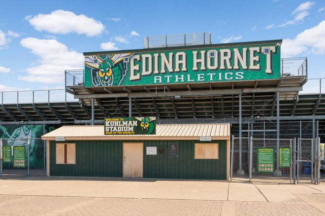 6008 Halifax Avenue S, Edina, MN 55424