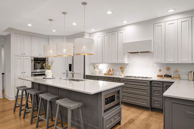 6008 Halifax Avenue S, Edina, MN 55424