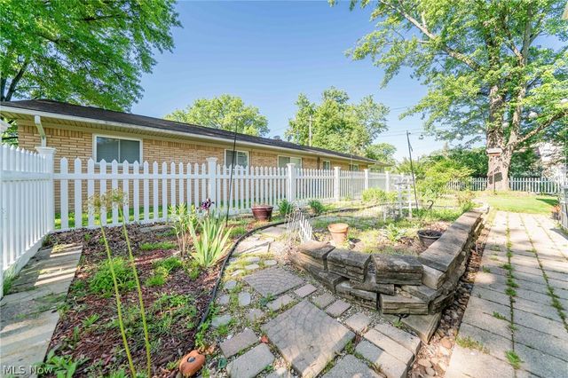 563 Louis Drive, Berea, OH 44017