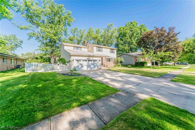563 Louis Drive, Berea, OH 44017